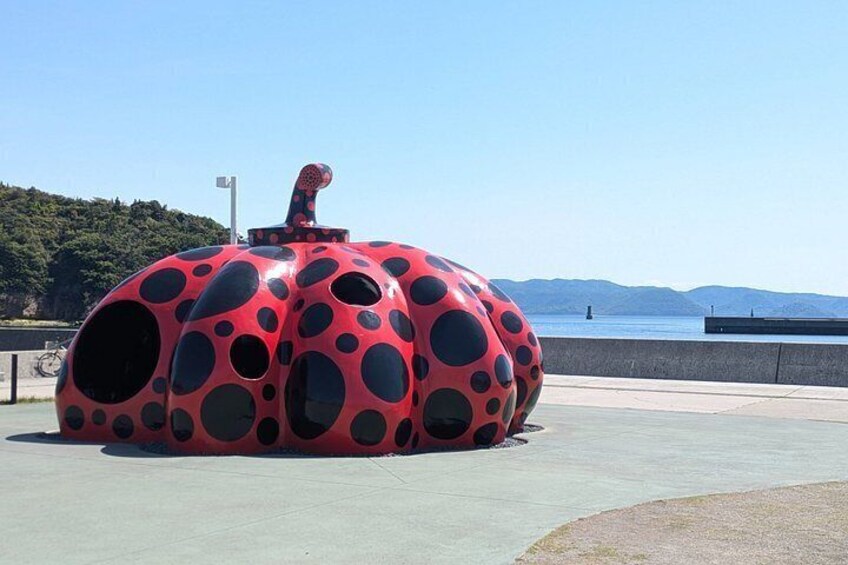 “Red Pumpkin” Yayoi Kusama,2006 Naoshima Miyanoura Port Square * No Reproduction 1