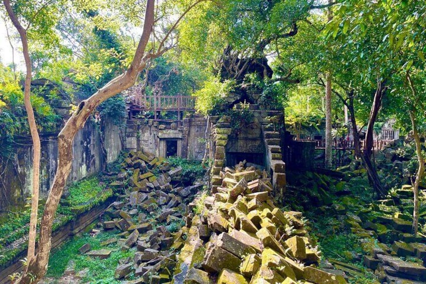 Siem Reap: Kulen Waterfall, Banteay Srei, and Beng Mealea Tour 2