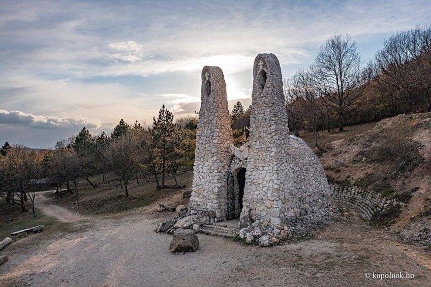 Walk to recent and aged spiritual sanctuaries near Budapest 3