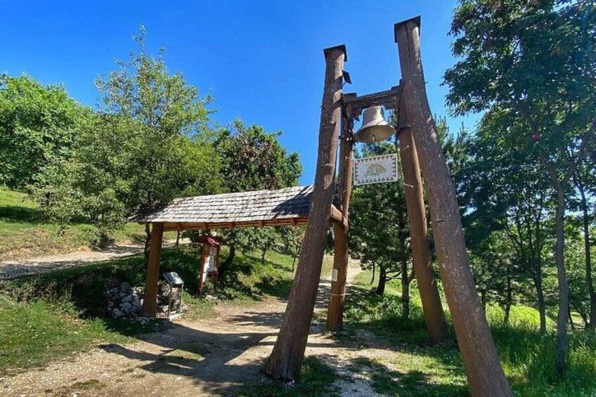Walk to recent and aged spiritual sanctuaries near Budapest 4