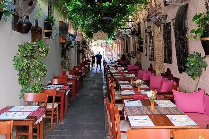 Day Tour from Heraklion to Rethymno Lake Kournas and Chania 4