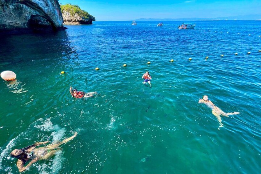 Snorkeling at Los Arcos 5 islands Hidden Beach and Cliff Jumping 2