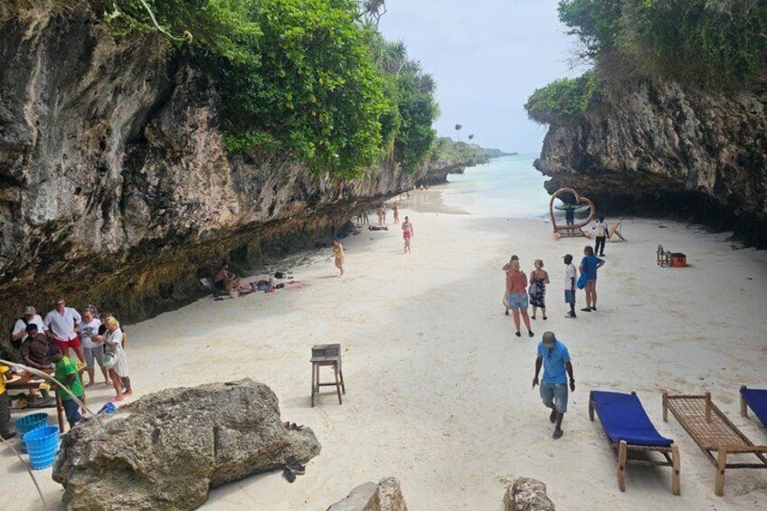 Explore Whole Zanzibar Island in One day 5