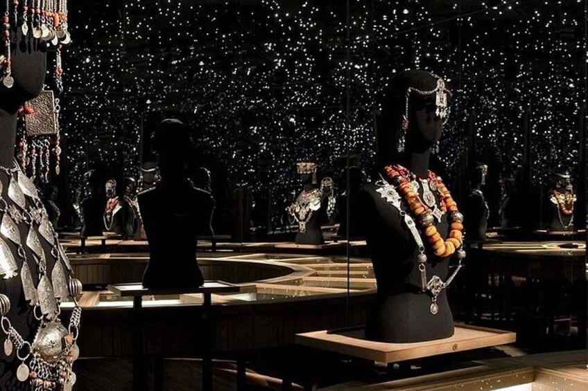 A museum exhibit with busts and jewelry. 1