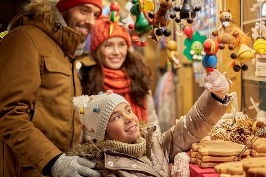 Leisure activity Christmas magic with family 2