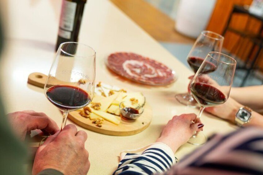 Explore an urban winery and enjoy a Jumilla wine tasting 1