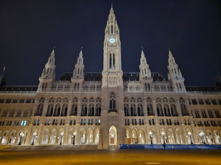 Vienna: Albertina Modern ticket & In-App City Audio Tour 3