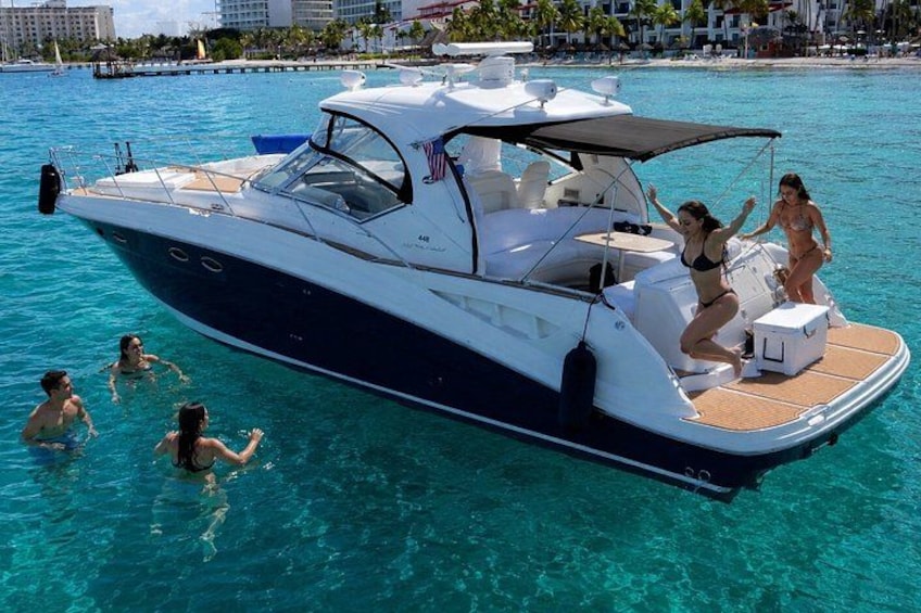 Private yacht experience in Cancun 1