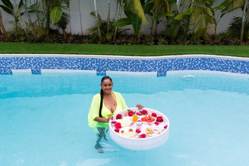 Floating Brunch Pool Experience 4