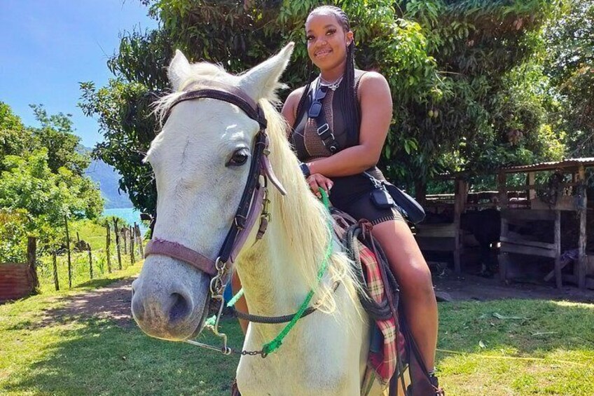 Horseback Riding Tour in San Pedro La Laguna 3