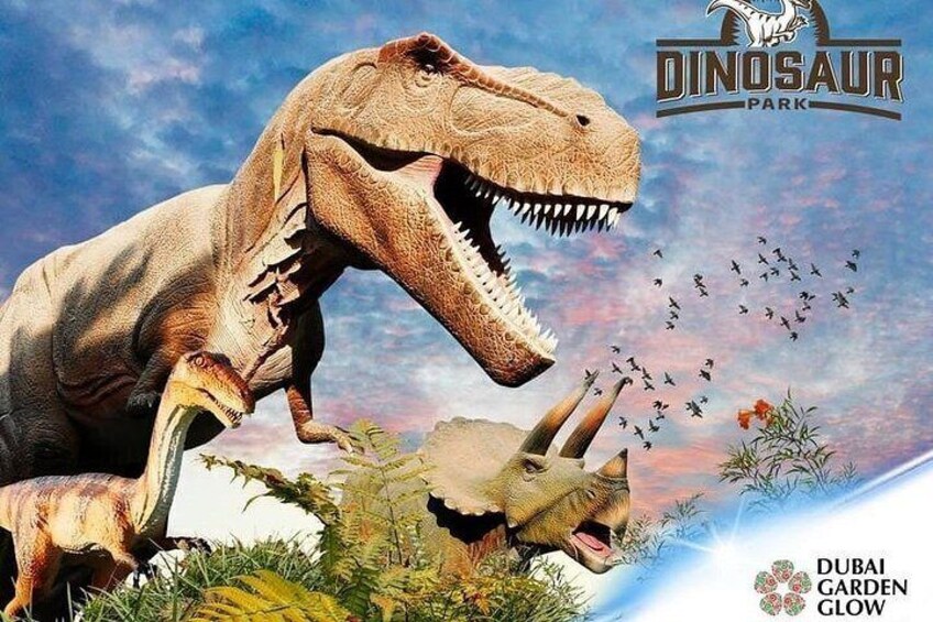 Una gran estatua de dinosaurio, cielo despejado y el logotipo de Dubai Garden Glow. 3