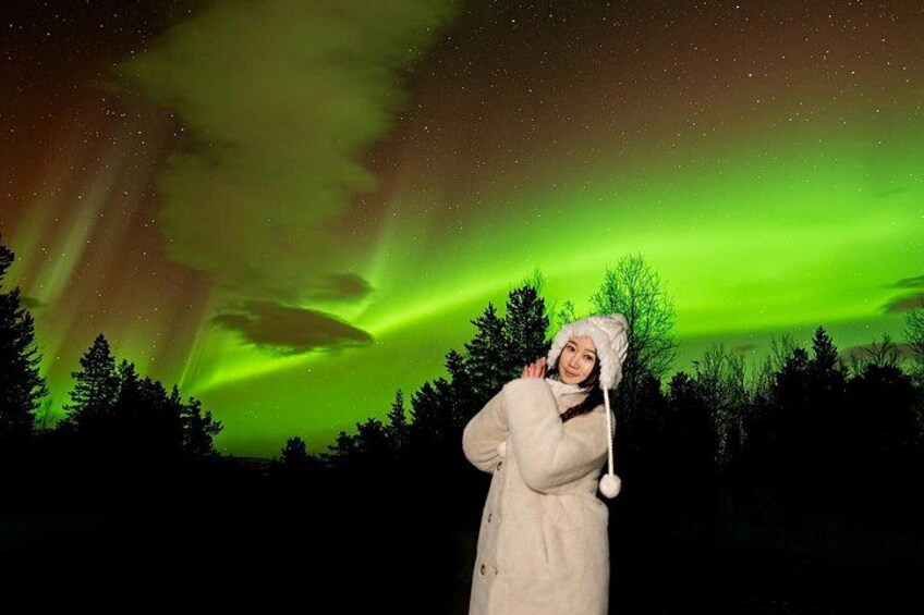 Northern Lights Minibus Chase with Local Guide and Photos 3