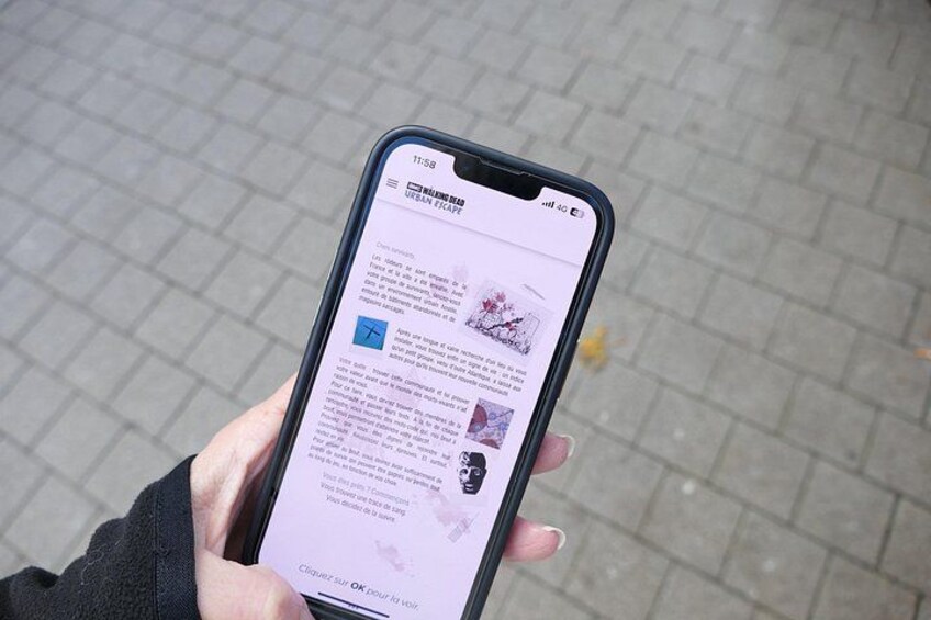 Une personne tenant un téléphone intelligent dont l’écran affiche une page web contenant du texte et des images. 4