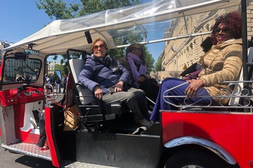 Highlights of Paris in Private Eco Tuk Tuk tours 2
