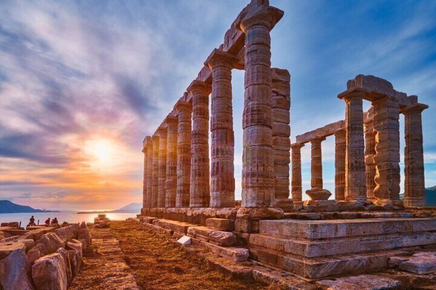 Be enchanted by the golden glow of the sunset over the Temple of Poseidon. A once-in-a-lifetime experience that showcases the wonder of this ancient marvel. 4