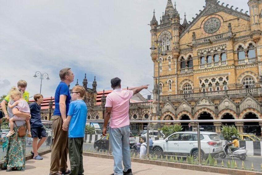 Private Mumbai Sightseeing & Dharavi Slum Tour with Local Guide 3