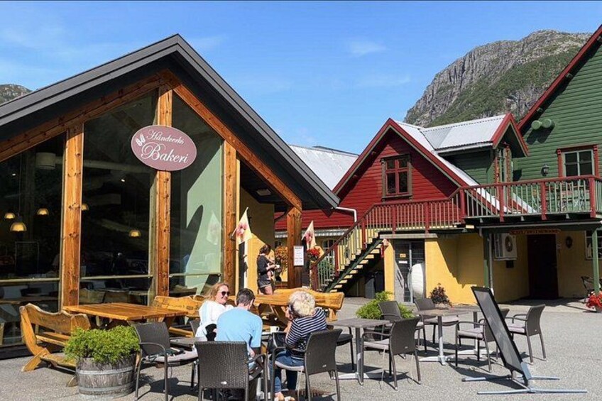 Enjoy traditional Norwegian meals. 4