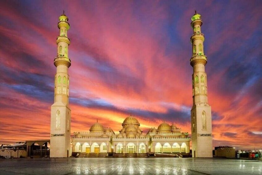 Hurghada Private Guided City Tour with Shopping 3