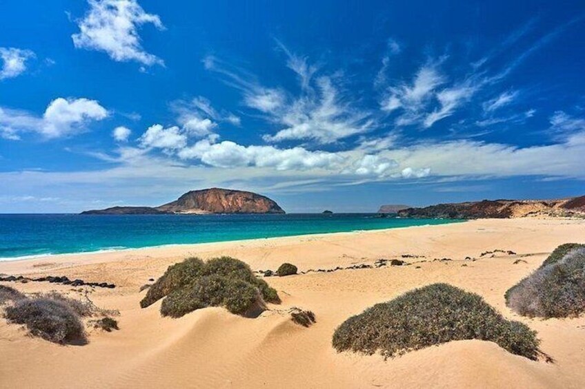 Lanzarote La Graciosa Complete Jeep Tour with Beach Time 3