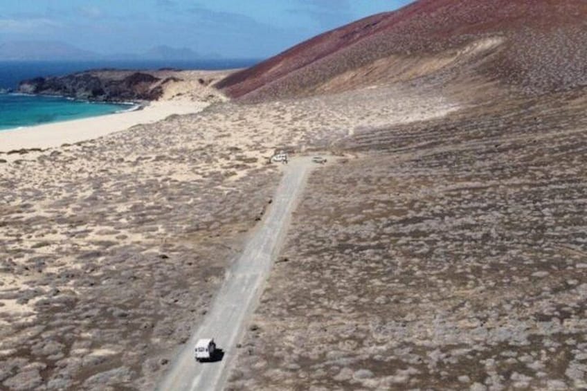 Lanzarote La Graciosa Complete Jeep Tour with Beach Time 2