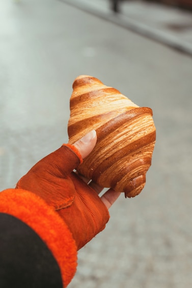 A Morning in Paris Food Tour: Croissant, Baguette and Chocolate 5