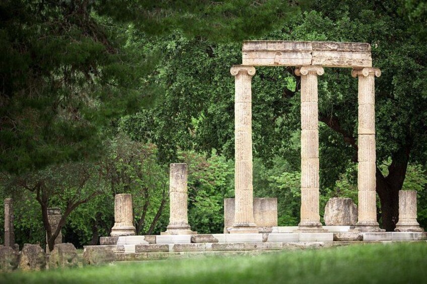 Admire the blend of history and nature in Olympia’s preserved heritage. 5