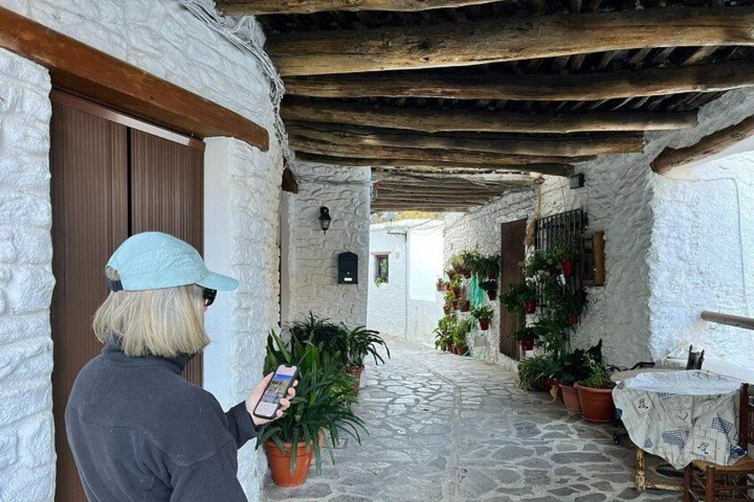 Textiles and Tinaos: A Self-Guided Audio Tour of Pampaneira 5