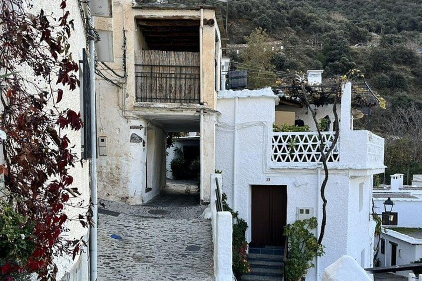 Textiles and Tinaos: A Self-Guided Audio Tour of Pampaneira 4