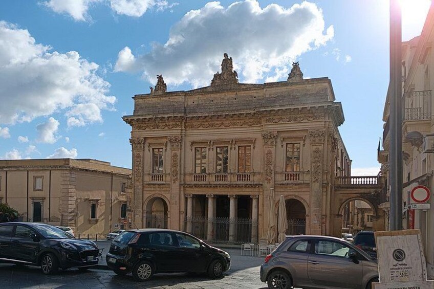 Well-known opera house 3