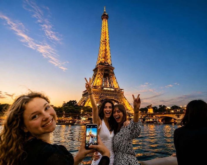 Picture 1 for Activity Paris: Private pontoon boat cruise tour on the Seine 5