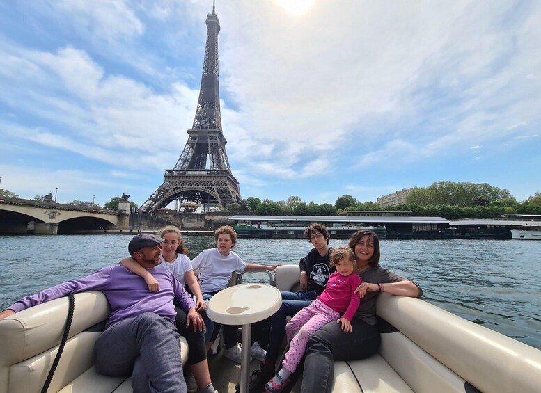 Paris: Private pontoon boat cruise on the Seine