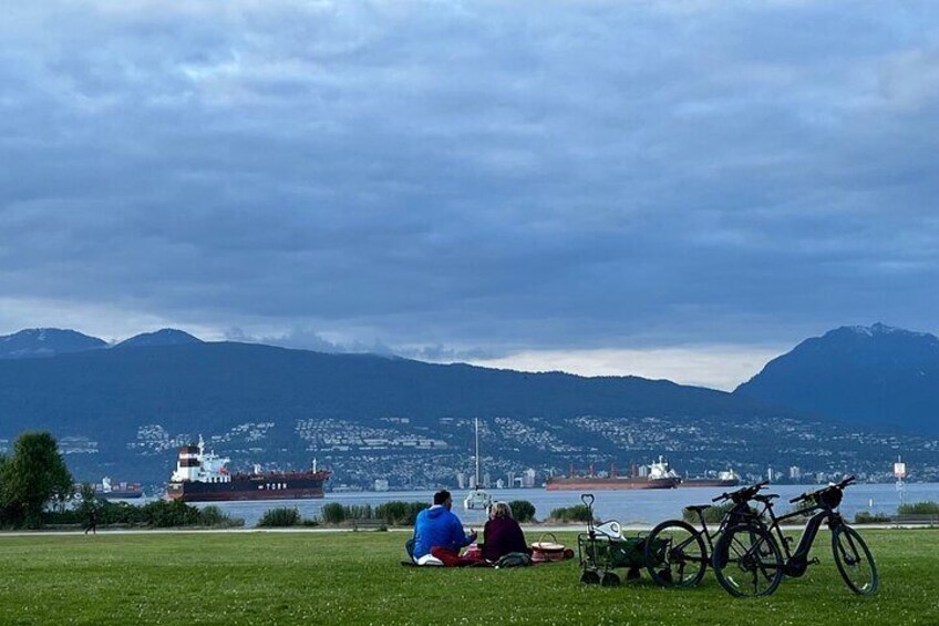 Private, Half-day Hike and Bike Tour in Vancouver