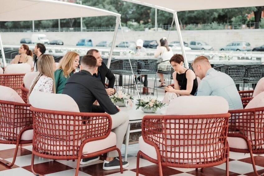 Budapest Dinner Cruise with Live Music & Unlimited Drinks 4