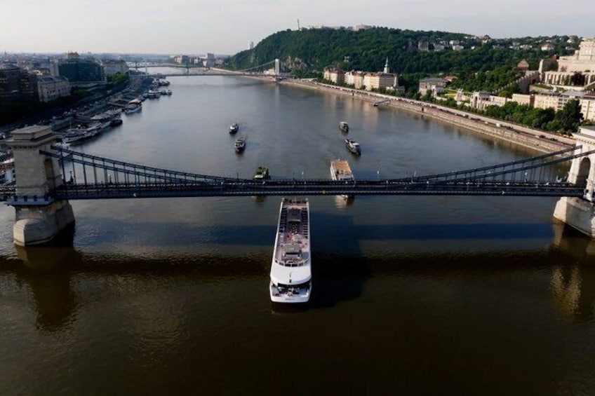 Budapest Dinner Cruise with Live Music & Unlimited Drinks 3