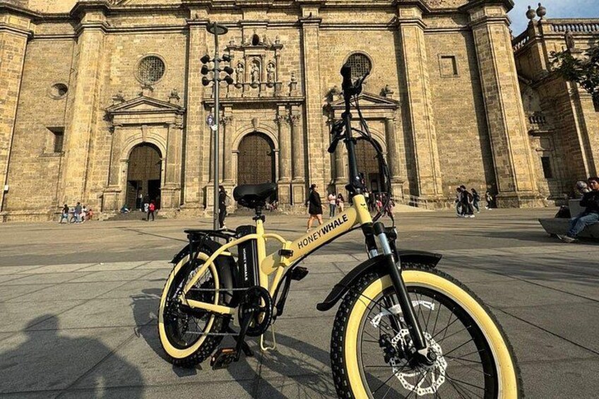 Electric bike with the Basilica Cathedral of the Assumption of Maria Santisima in Guadalajara. 3