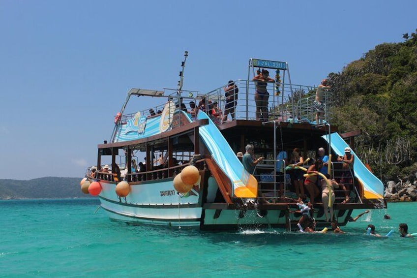 2-story boat with waterslide
Sun loungers
Wi-Fi released
Instagrammable balance
Water 2