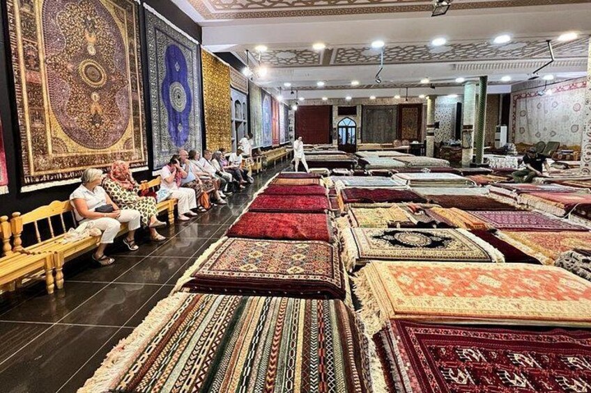 Shopping Carpet in Samarkand 1