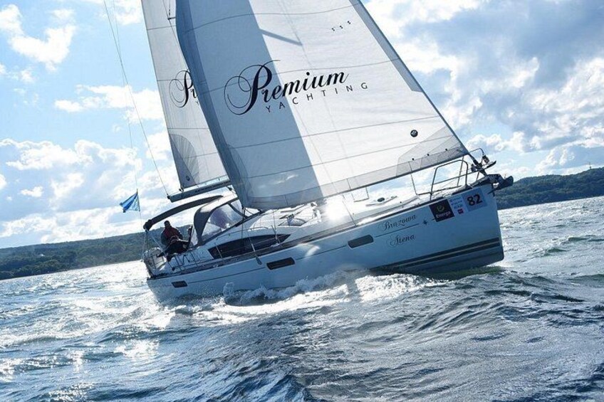 Sopot Yacht Cruise Around the Bay with Welcome Drink 2