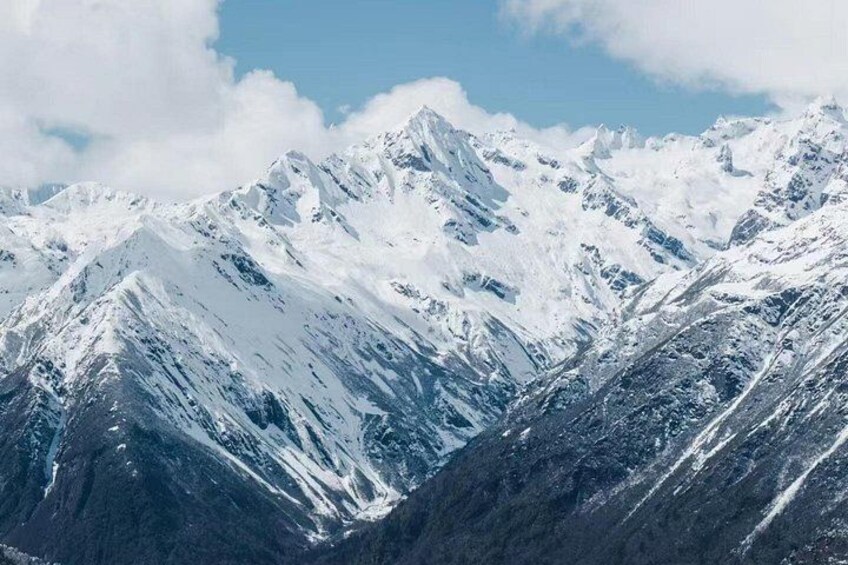 10-day Tibet Tour on Flight and Soft Sleeper train 1