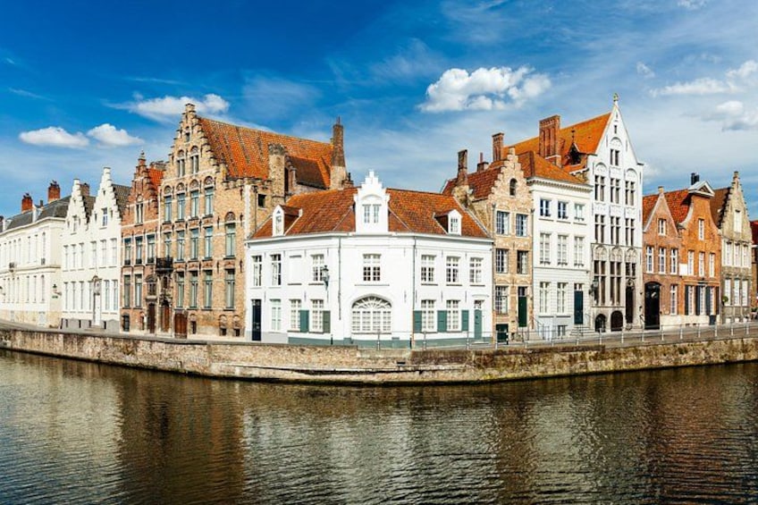 Self Guided Walking City Tour in Brugges 4