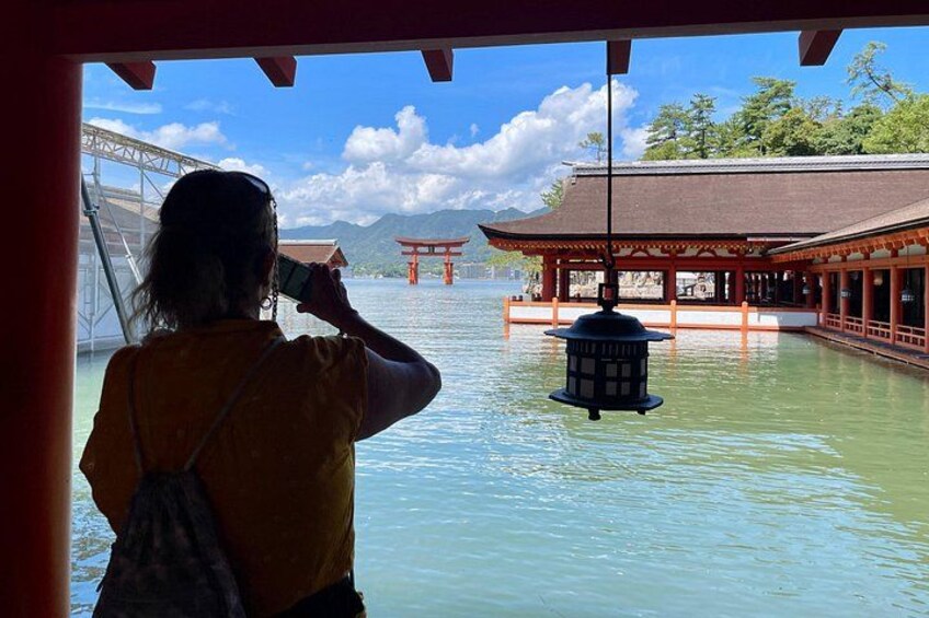 Hiroshima & Miyajima: UNESCO A-Bomb Dome & Itsukushima with Local 5