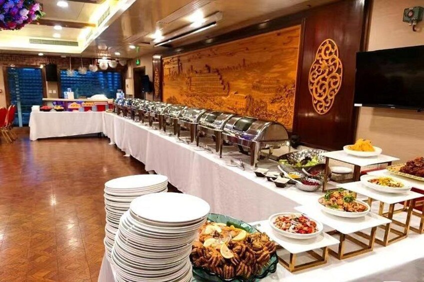 Huangpu River Evening Cruise Ticket with Dinner 2
