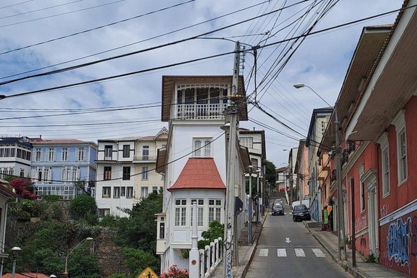Transfer in/out cruise to/from Santiago plus tour Valparaiso 1