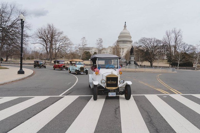 Group/Private Washington D.C Moonlight Tour in Luxury Vintage Car 2