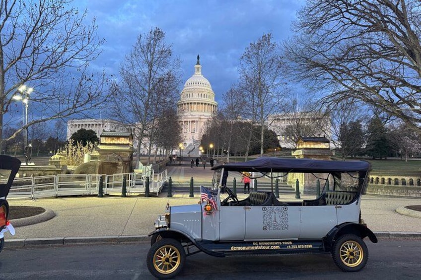 Group/Private Washington D.C Moonlight Tour in Luxury Vintage Car 2