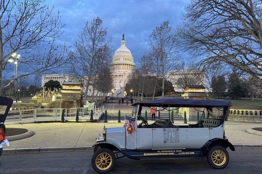 Group/Private Washington D.C Moonlight Tour in Luxury Vintage Car 3