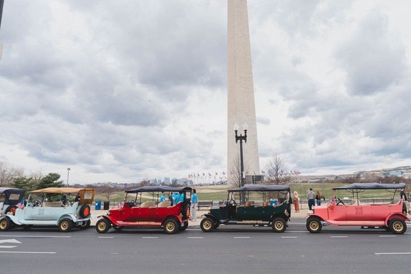 Group/Private Washington D.C Moonlight Tour in Luxury Vintage Car 3