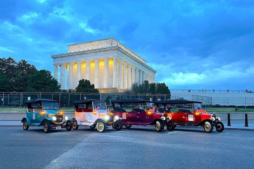 Group/Private Washington D.C Moonlight Tour in Luxury Vintage Car 3