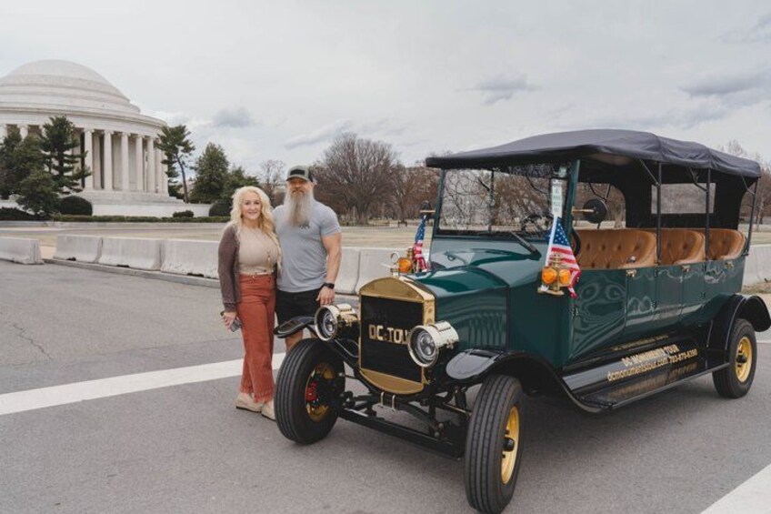 Group/Private Washington D.C Moonlight Tour in Luxury Vintage Car 2