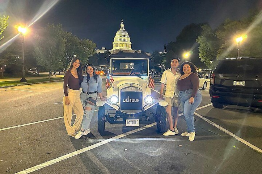 Group/Private Washington D.C Moonlight Tour in Luxury Vintage Car 2